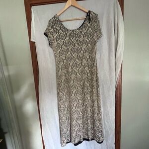 Elegant Black and Cream Floral Dress​